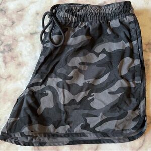 Vineyard Vines Black and Gray Camo Athletic Shorts